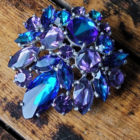 Signed Schiaparelli Brooch Domed Openwork Swarovski Crystal Silver Tone Back - Picture 2 of 7